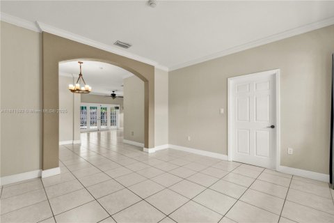 House in Miami, Florida 4 bedrooms, 138.05 sq.m. № 1898222 - photo 7