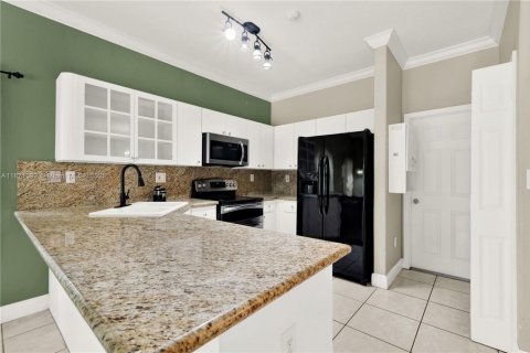 House in Miami, Florida 4 bedrooms, 138.05 sq.m. № 1898222 - photo 13