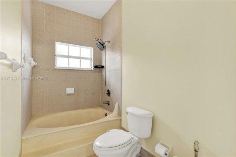 House in Miami, Florida 4 bedrooms, 138.05 sq.m. № 1898222 - photo 23
