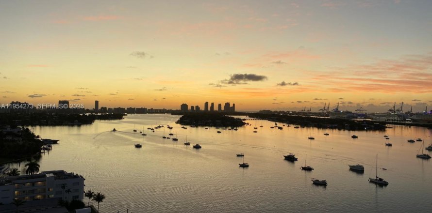 Apartamento en Miami, Florida 2 dormitorios, 170.01 m2 № 2008988