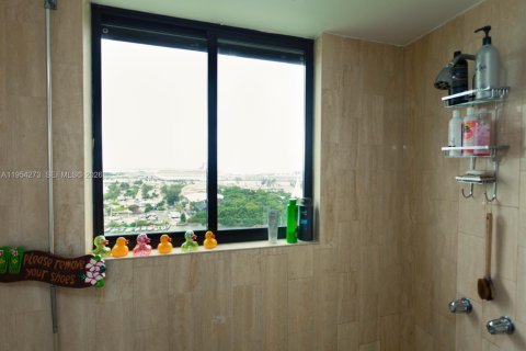 Apartamento en alquiler en Miami, Florida, 2 dormitorios, 170.01 m2 № 2008988 - foto 14