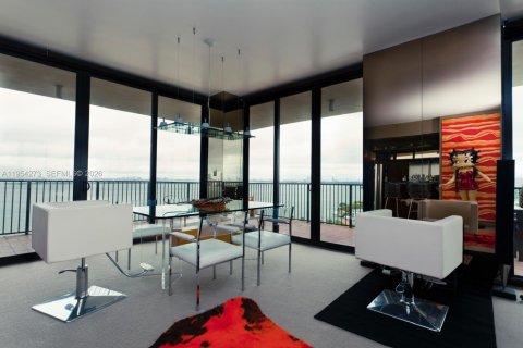 Apartamento en alquiler en Miami, Florida, 2 dormitorios, 170.01 m2 № 2008988 - foto 6