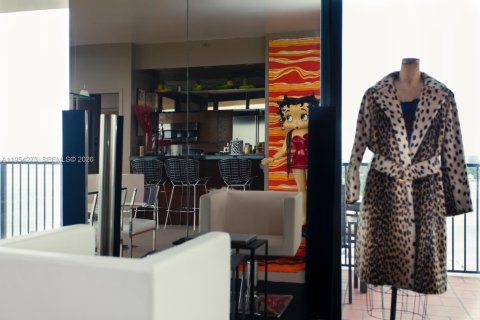 Apartamento en alquiler en Miami, Florida, 2 dormitorios, 170.01 m2 № 2008988 - foto 7