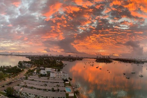 Apartamento en alquiler en Miami, Florida, 2 dormitorios, 170.01 m2 № 2008988 - foto 23