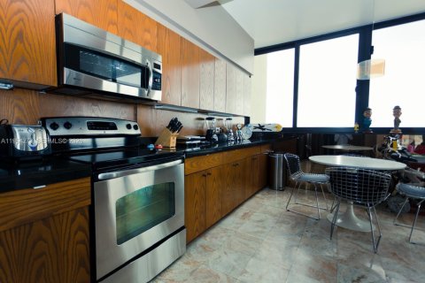 Apartamento en alquiler en Miami, Florida, 2 dormitorios, 170.01 m2 № 2008988 - foto 15