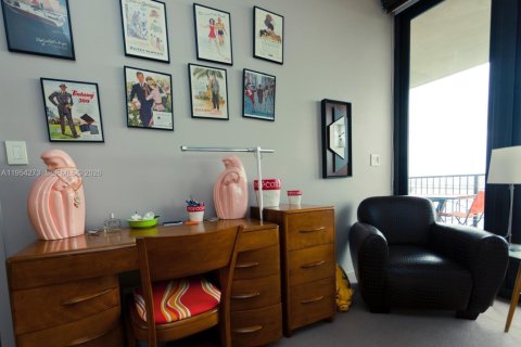 Apartamento en alquiler en Miami, Florida, 2 dormitorios, 170.01 m2 № 2008988 - foto 9