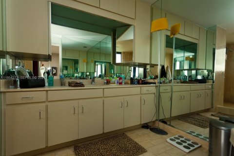Apartamento en alquiler en Miami, Florida, 2 dormitorios, 170.01 m2 № 2008988 - foto 10