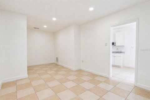 Immobilier commercial à vendre à Haines City, Floride: 4 chambres, 185.8 m2 № 2150663 - photo 23