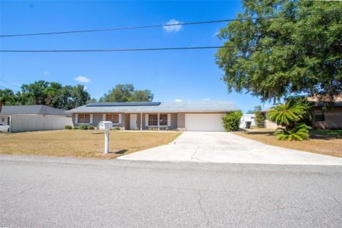 Immobilier commercial à vendre à Haines City, Floride: 4 chambres, 185.8 m2 № 2150663 - photo 1