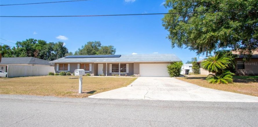 Immobilier commercial à Haines City, Floride 4 chambres, 185.8 m2 № 2150663