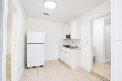 Immobilier commercial à vendre à Haines City, Floride: 4 chambres, 185.8 m2 № 2150663 - photo 20