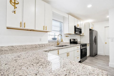 Immobilier commercial à vendre à Haines City, Floride: 4 chambres, 185.8 m2 № 2150663 - photo 8