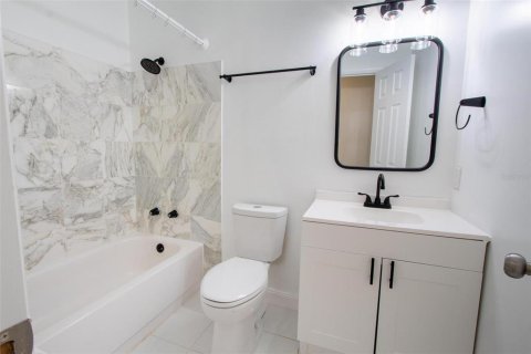 Immobilier commercial à vendre à Haines City, Floride: 4 chambres, 185.8 m2 № 2150663 - photo 14