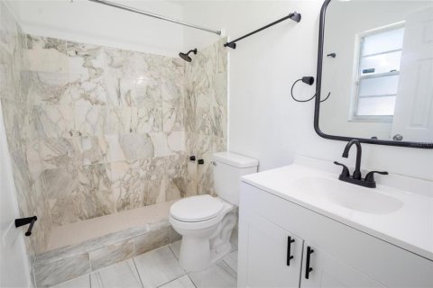 Immobilier commercial à vendre à Haines City, Floride: 4 chambres, 185.8 m2 № 2150663 - photo 11