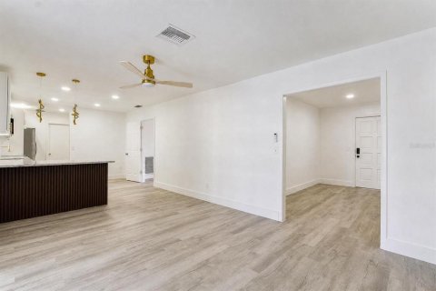 Immobilier commercial à vendre à Haines City, Floride: 4 chambres, 185.8 m2 № 2150663 - photo 5