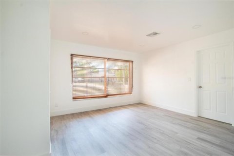 Immobilier commercial à vendre à Haines City, Floride: 4 chambres, 185.8 m2 № 2150663 - photo 12