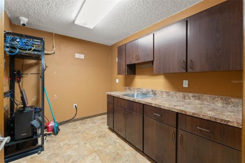 Immobilier commercial à louer à Spring Hill, Floride: 286.32 m2 № 2294963 - photo 19