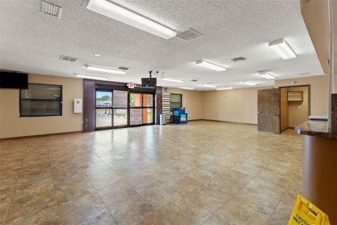 Immobilier commercial à louer à Spring Hill, Floride: 286.32 m2 № 2294963 - photo 7