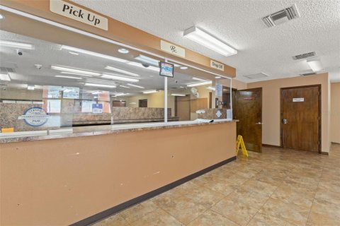 Immobilier commercial à louer à Spring Hill, Floride: 286.32 m2 № 2294963 - photo 10