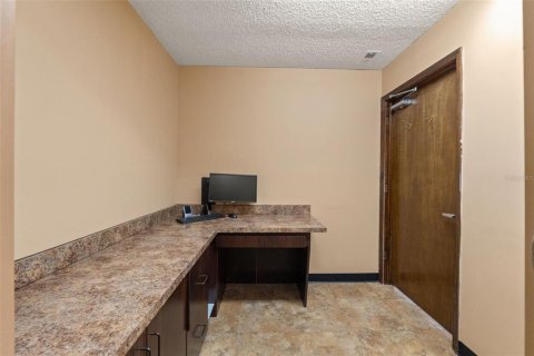 Immobilier commercial à louer à Spring Hill, Floride: 286.32 m2 № 2294963 - photo 22
