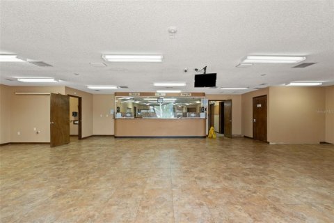 Immobilier commercial à louer à Spring Hill, Floride: 286.32 m2 № 2294963 - photo 5