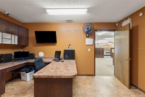 Immobilier commercial à louer à Spring Hill, Floride: 286.32 m2 № 2294963 - photo 17
