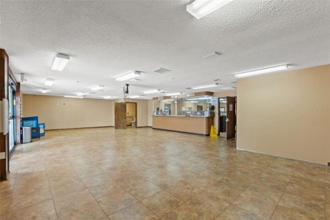 Immobilier commercial à louer à Spring Hill, Floride: 286.32 m2 № 2294963 - photo 6