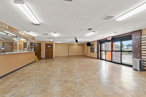 Immobilier commercial à louer à Spring Hill, Floride: 286.32 m2 № 2294963 - photo 9