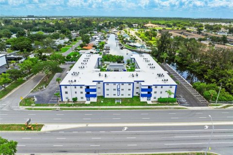 Condominio en alquiler en Saint Petersburg, Florida, 2 dormitorios, 85.01 m2 № 2122864 - foto 2