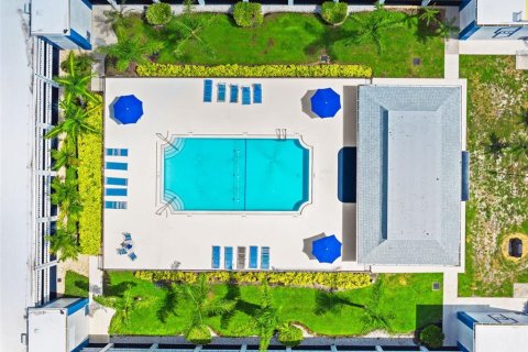Condominio en Saint Petersburg, Florida, 2 dormitorios  № 2122864