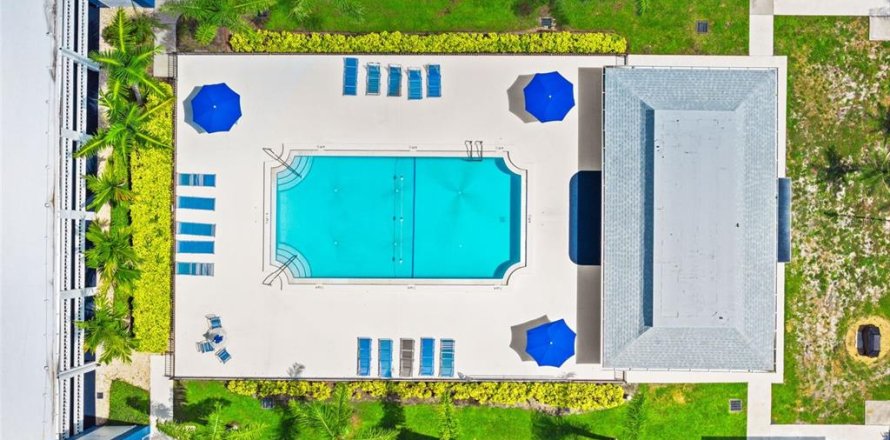 Condominio en Saint Petersburg, Florida, 2 dormitorios  № 2122864