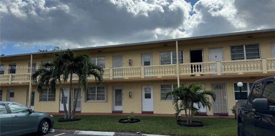 Condominio en Miami Gardens, Florida, 1 dormitorio № 2021292