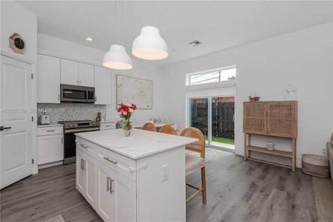 Adosado en venta en Oakland Park, Florida, 3 dormitorios, 166.02 m2 № 2188527 - foto 4