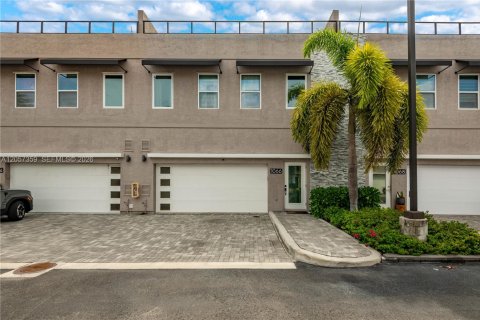 Adosado en Oakland Park, Florida 3 dormitorios, 166.02 m2 № 2188527