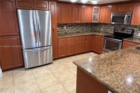 Купить таунхаус в Майами, Флорида 2 спальни, 126.35м2, № 2052315 - фото 11