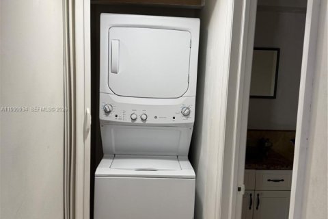 Купить таунхаус в Майами, Флорида 2 спальни, 126.35м2, № 2052315 - фото 15