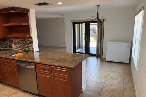 Купить таунхаус в Майами, Флорида 2 спальни, 126.35м2, № 2052315 - фото 13