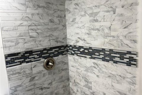 Купить таунхаус в Майами, Флорида 2 спальни, 126.35м2, № 2052315 - фото 25