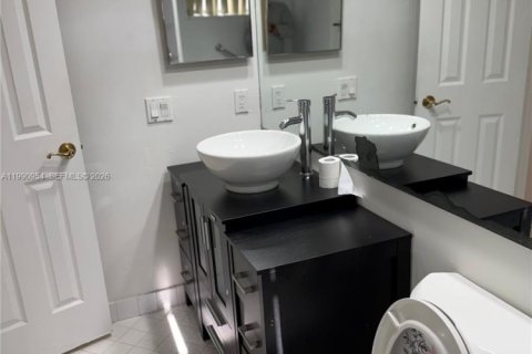 Купить таунхаус в Майами, Флорида 2 спальни, 126.35м2, № 2052315 - фото 30