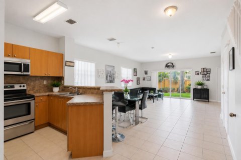 Touwnhouse à vendre à North Lauderdale, Floride: 3 chambres, 130.43 m2 № 2181558 - photo 3