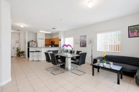 Touwnhouse à vendre à North Lauderdale, Floride: 3 chambres, 130.43 m2 № 2181558 - photo 4