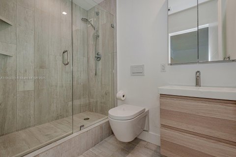 Condo in Miami Beach, Florida, 2 bedrooms  № 2035466 - photo 22
