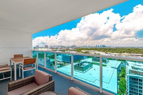 Condo in Miami Beach, Florida, 2 bedrooms  № 2035466 - photo 25