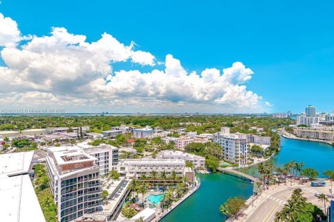 Condo in Miami Beach, Florida, 2 bedrooms  № 2035466 - photo 28