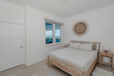 Condo in Miami Beach, Florida, 2 bedrooms  № 2035466 - photo 16