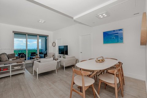 Condo in Miami Beach, Florida, 2 bedrooms  № 2035466