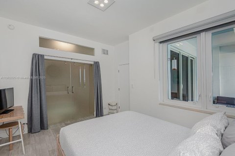 Condo in Miami Beach, Florida, 2 bedrooms  № 2035466 - photo 17