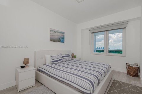 Condo in Miami Beach, Florida, 2 bedrooms  № 2035466 - photo 19