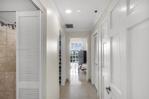 Condominio en venta en Miami Beach, Florida, 3 dormitorios, 254.92 m2 № 1991719 - foto 16