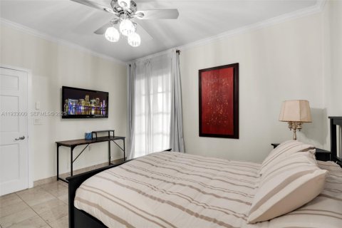 Condominio en venta en Miami Beach, Florida, 3 dormitorios, 254.92 m2 № 1991719 - foto 25